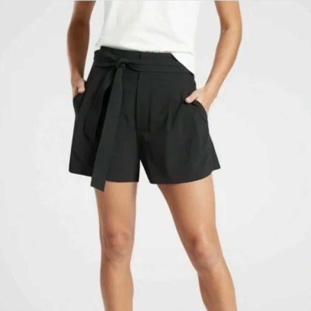 Athleta 14 black Skyline Shorts II XL NWT